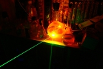 Луч зелёного лазера в родамине 6Ж