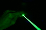 Луч зелёного лазера