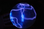 Синий плазменный шар с ксеноном